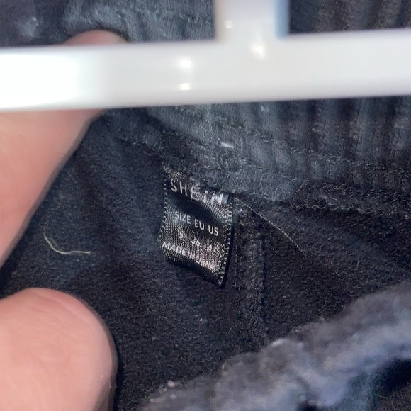 SHEIN black shorts size small or 4 good shape - Picture 4 of 4